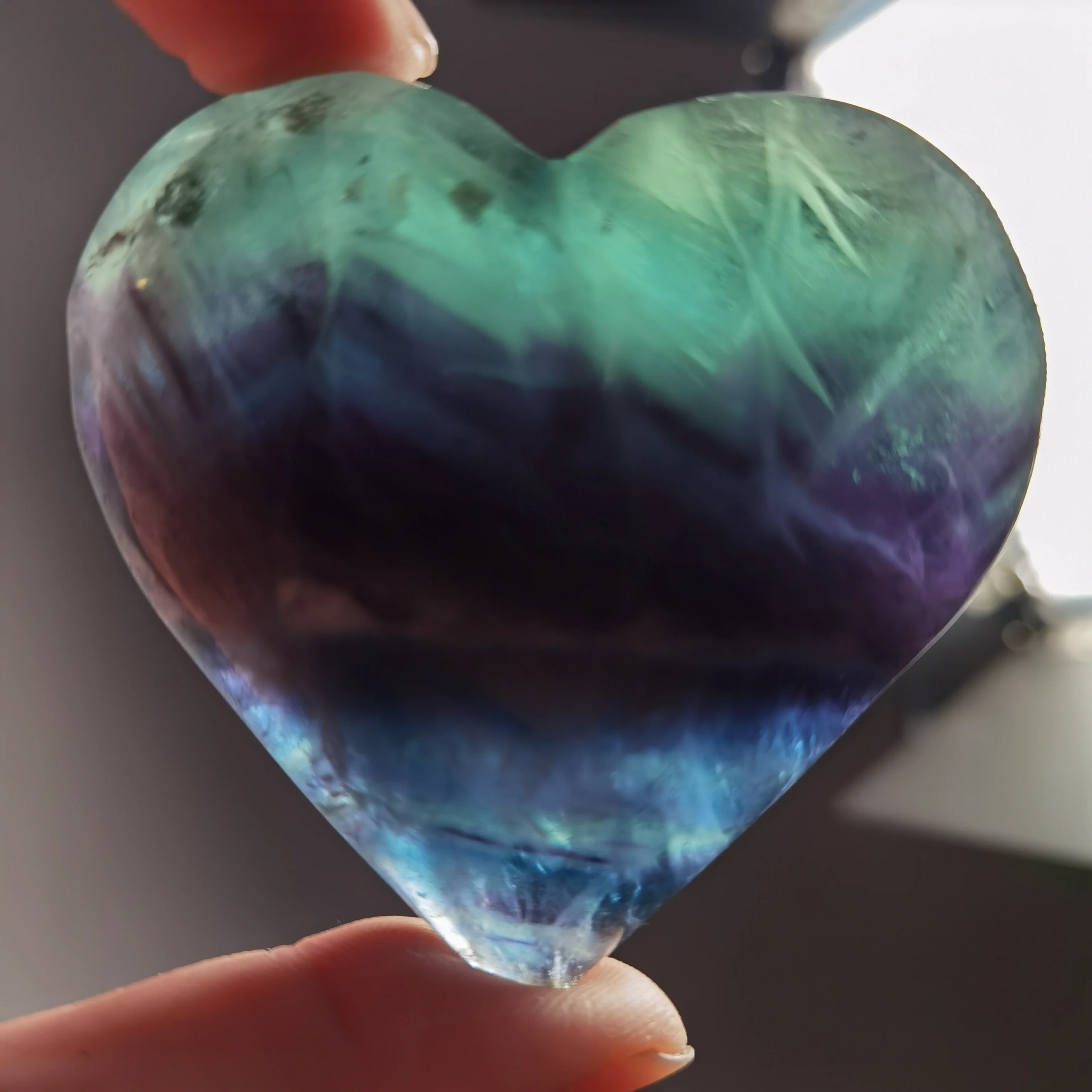 1pc top Beautiful Natural Rainbow Fluorite Quartz Stone Heart Shaped Healing Crystal Heart Healing Decor Gift
1pc top Beautiful Natural Rainbow Fluorite Quartz Stone Heart Shaped Healing Crystal Heart Healing Decor Gift