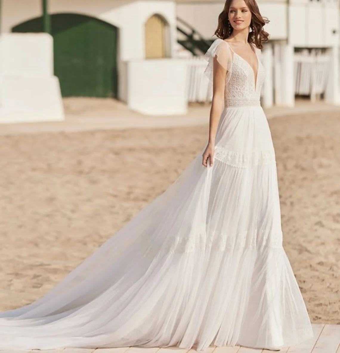 11594#Unique Bohemian V-Neck Lace Sweep Train A-Line Sleeveless Open Back Tulle Wedding Dress Wedding Gown Bridal Gown
11594#Unique Bohemian V-Neck Lace Sweep Train A-Line Sleeveless Open Back Tulle Wedding Dress Wedding Gown Bridal Gown