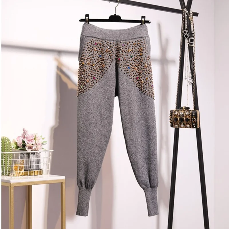 2021 Autumn Winter Long Sleeve Round Collar Beaded Tassel Loose Knitted Sweater Top + Harem Pants Two Piece Set Ladies New Suit
2021 Autumn Winter Long Sleeve Round Collar Beaded Tassel Loose Knitted Sweater Top + Harem Pants Two Piece Set Ladies New Suit
