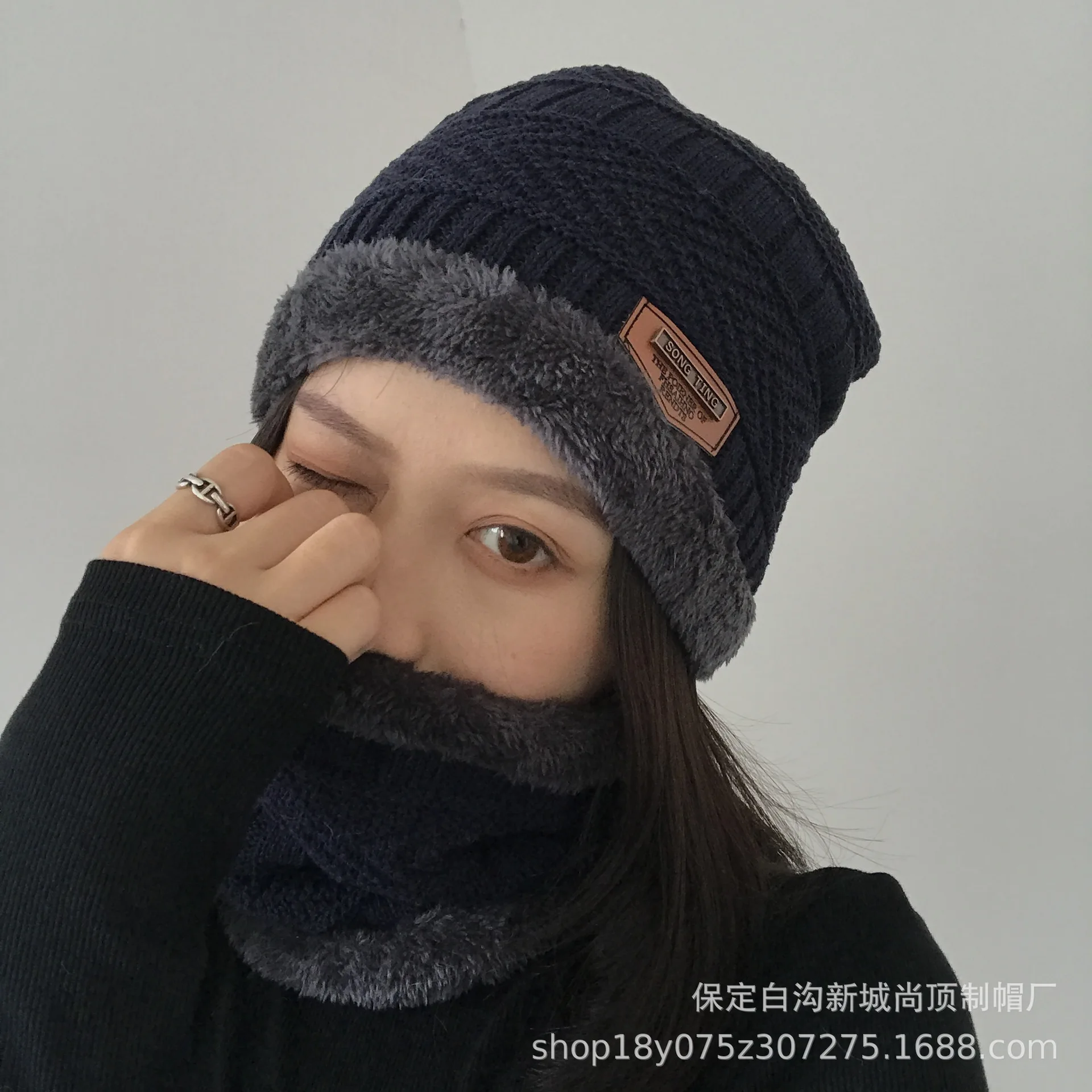 Autumn and Winter Plus Velvet Warm Knitted Hat Outdoor Cold-proof Woolen Cap Men's Hooded Cap and Neck Two-piece Suit
Autumn and Winter Plus Velvet Warm Knitted Hat Outdoor Cold-proof Woolen Cap Men's Hooded Cap and Neck Two-piece Suit