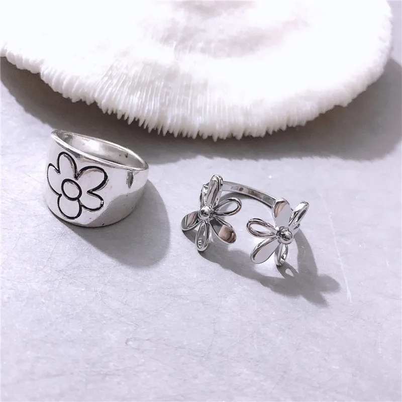 Kpop Small Flower Ring Chrysanthemum Titanium Steel Jewelry Street Niche Design Daily Temperament Fashionable Adjustable Decor
Kpop Small Flower Ring Chrysanthemum Titanium Steel Jewelry Street Niche Design Daily Temperament Fashionable Adjustable Decor