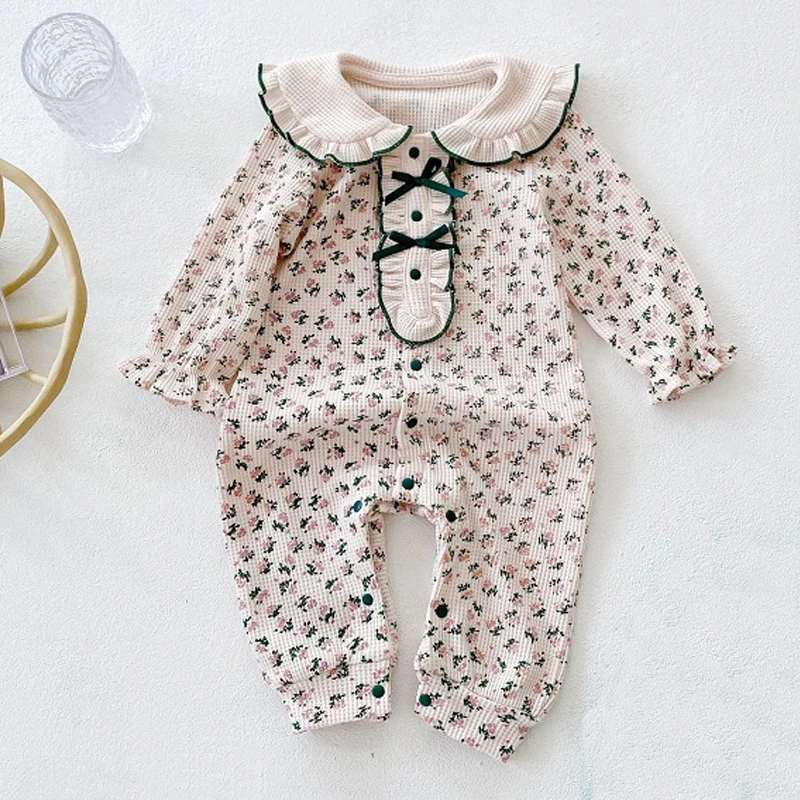 0-2 years old spring new newborn clothes one-piece baby girl lapel floral bow long-sleeved romper baby wild long romper 
0-2 years old spring new newborn clothes one-piece baby girl lapel floral bow long-sleeved romper baby wild long romper