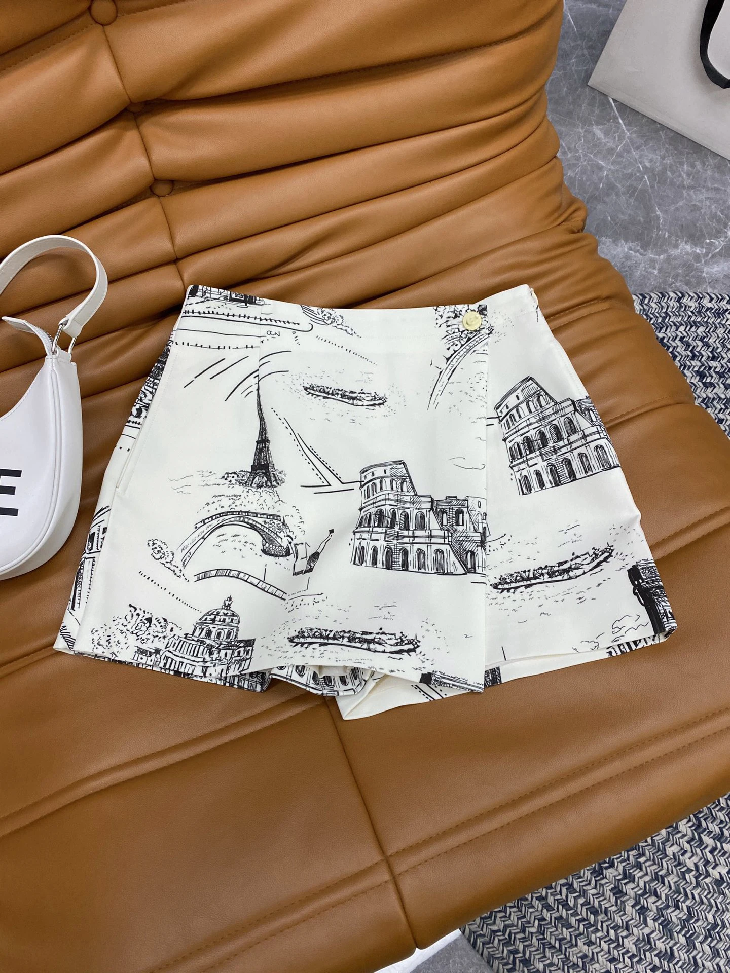 Юбка-шорты женская с принтом «город»
Юбка-шорты женская с принтом «город»
