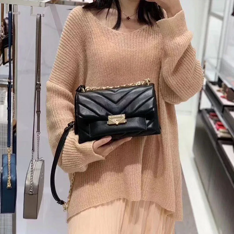 Luxury star in the same style High quality genuine leather Sheepskin rhombic single shoulder Chain Bag Mini flip lock women'sbag
Luxury star in the same style High quality genuine leather Sheepskin rhombic single shoulder Chain Bag Mini flip lock women'sbag