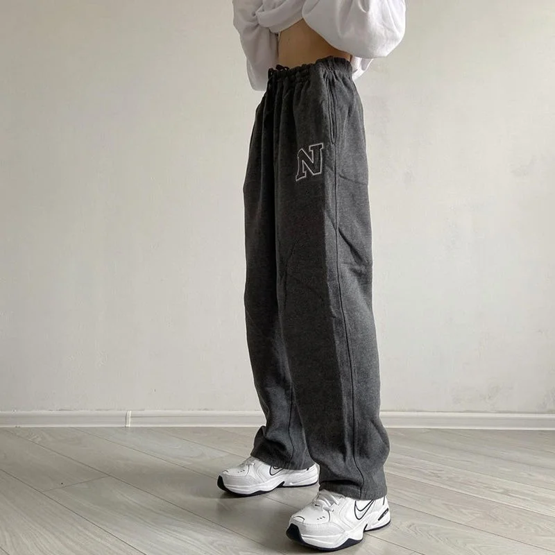 2021 Harajuku Gray Jogging Sweatpants Women Vintage Joggers Sports Pants Baggy Trousers Female Letter Embroidery Plus Size
2021 Harajuku Gray Jogging Sweatpants Women Vintage Joggers Sports Pants Baggy Trousers Female Letter Embroidery Plus Size