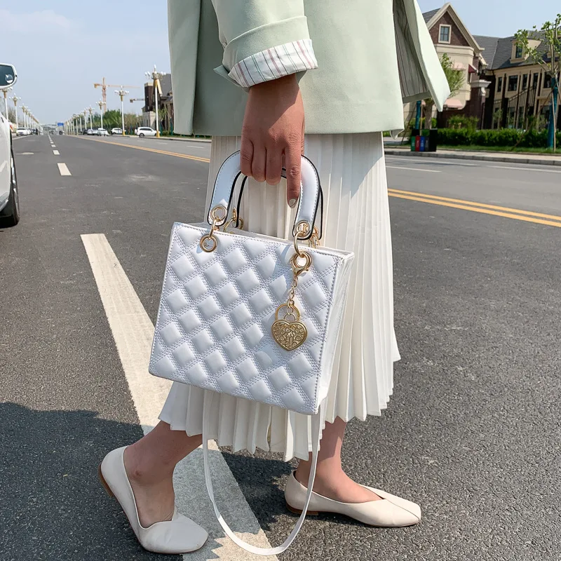 2021 summer new Korean western style wild rhombus chain small square bag fashion shoulder messenger bag for women handbag
2021 summer new Korean western style wild rhombus chain small square bag fashion shoulder messenger bag for women handbag