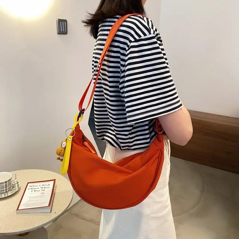 Simple Waterproof Dumpling Bag Women 2021 New Japanese And Korean Versatile Shoulder Bag Light Messenger Bag Fashion Chest Bag
Simple Waterproof Dumpling Bag Women 2021 New Japanese And Korean Versatile Shoulder Bag Light Messenger Bag Fashion Chest Bag