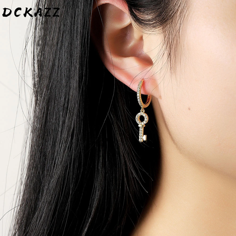 DCKAZZ Copper Hoop Earring Inlaid Cubic Zirconia Key Lock Shaped Gold Dangle Earrings Fashion Jewelry Accessories for Women Gift
DCKAZZ Copper Hoop Earring Inlaid Cubic Zirconia Key Lock Shaped Gold Dangle Earrings Fashion Jewelry Accessories for Women Gift