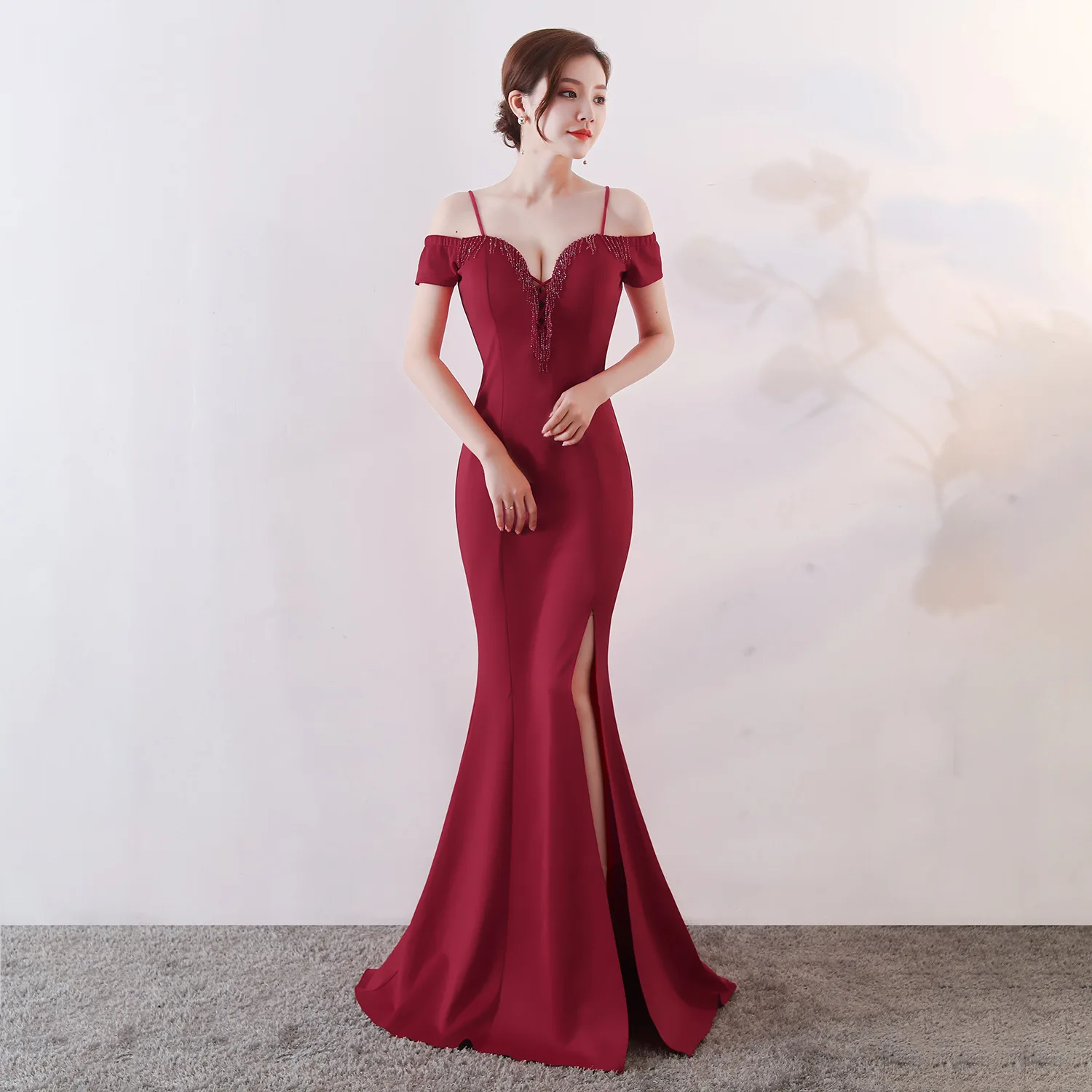 Floor Length Bridesmaid Dress Long Mermaid Spaghetti Straps Prom for Wedding Party Dress with High Slit White Backless Gown
Floor Length Bridesmaid Dress Long Mermaid Spaghetti Straps Prom for Wedding Party Dress with High Slit White Backless Gown