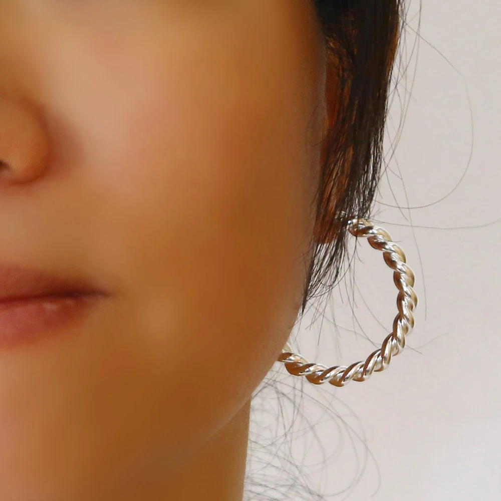 Personality Twisted lines Circles Hoop Earrings For Women Fashion 925 Sterling Silver Jewelry Trendy Retro Big Round Earrings
Personality Twisted lines Circles Hoop Earrings For Women Fashion 925 Sterling Silver Jewelry Trendy Retro Big Round Earrings