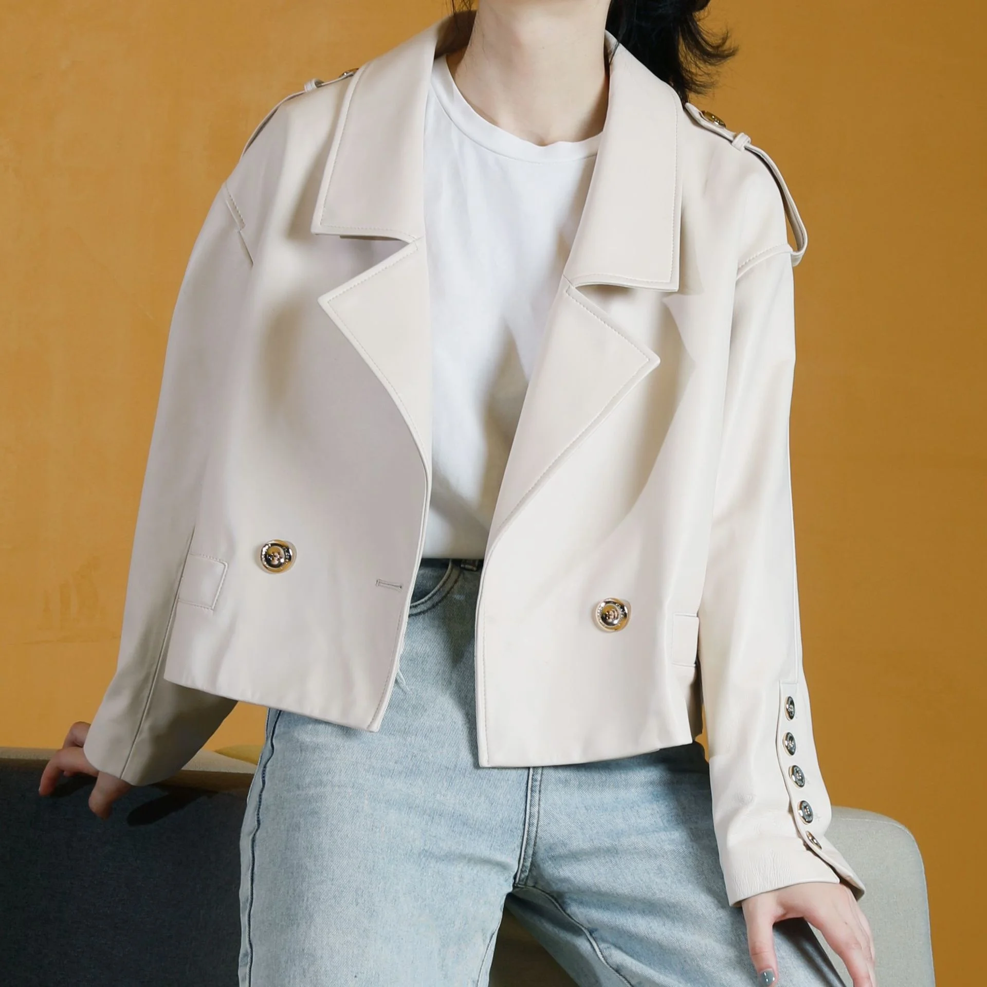 Suit collar leather jacket womanhood commuting white short leather jacket double breasted slim fit leather jacket for women
Suit collar leather jacket womanhood commuting white short leather jacket double breasted slim fit leather jacket for women