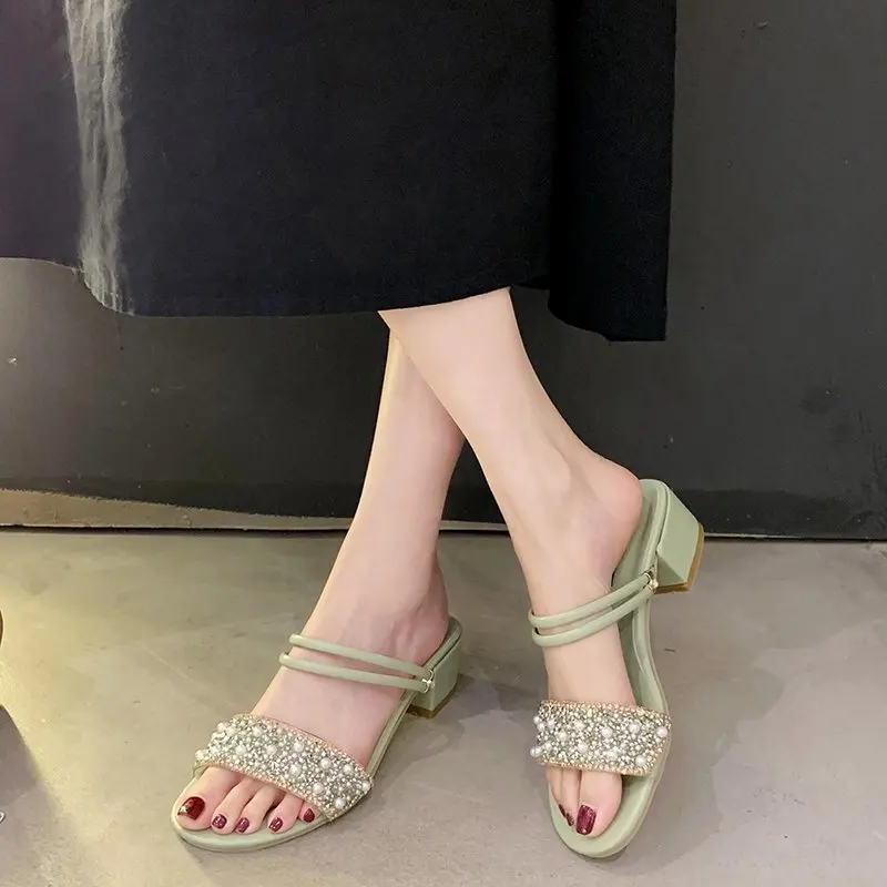 Female Outside Wear 2020 Summer Slippers Fahion Versatile Rhinocerone Pearl Word Belt Two Wear Thick With Web Celebrity Shoes
Female Outside Wear 2020 Summer Slippers Fahion Versatile Rhinocerone Pearl Word Belt Two Wear Thick With Web Celebrity Shoes