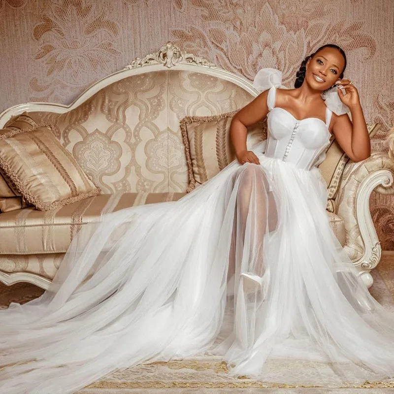 Bohemian beach wedding dress in tulle see-through straps, party and banquet evening dress
Bohemian beach wedding dress in tulle see-through straps, party and banquet evening dress