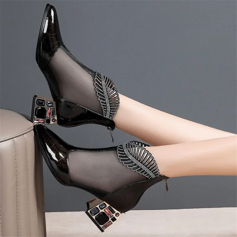2021Summer New Bling Bling Rhinestone Mesh Pointed toe Sandals Ankle Boots Stiletto High Heels Female Crystal Mesh Shoes Sandals 
2021Summer New Bling Bling Rhinestone Mesh Pointed toe Sandals Ankle Boots Stiletto High Heels Female Crystal Mesh Shoes Sandals