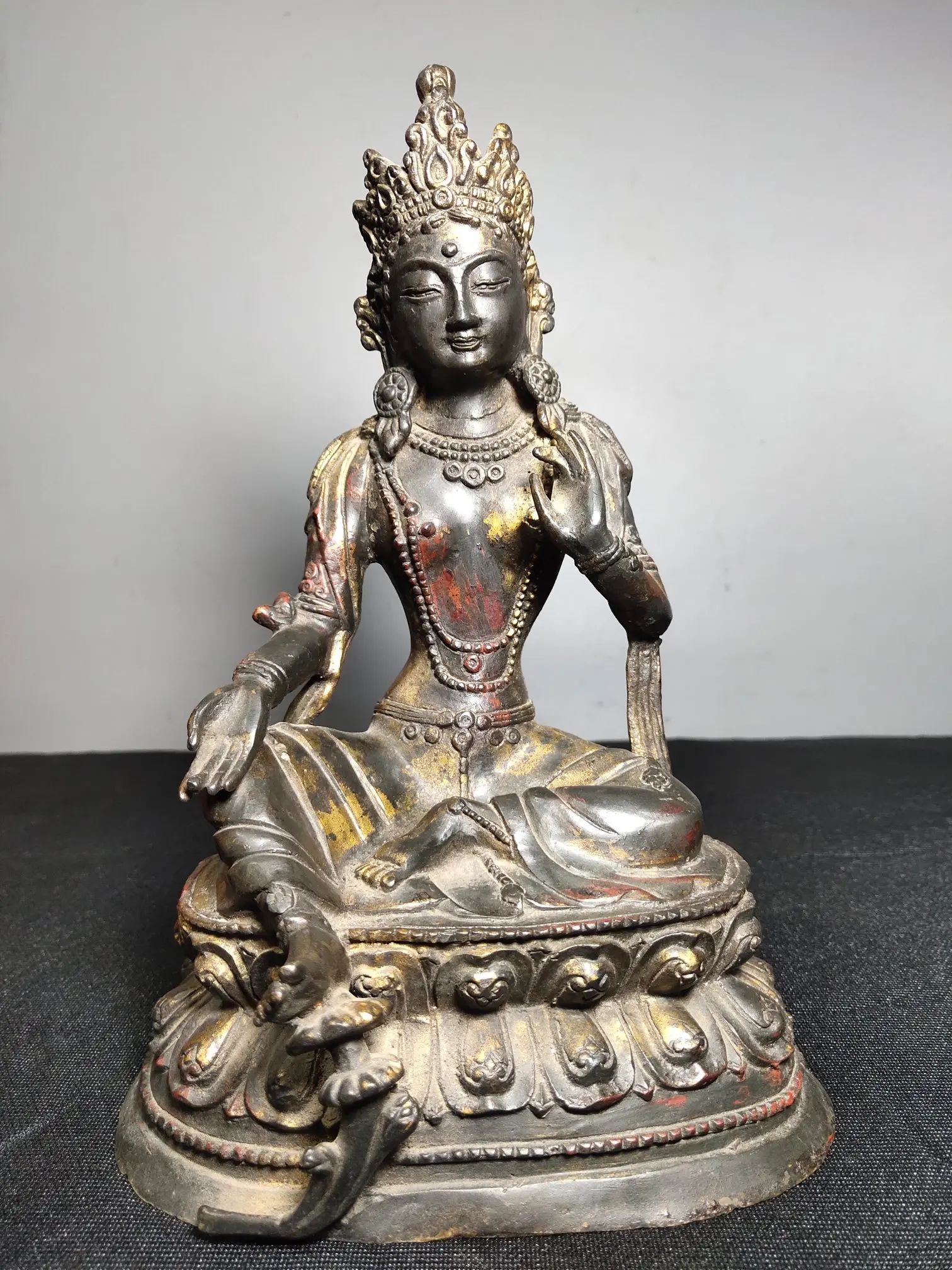 10" Tibet Buddhism Old Bronze Cinnabars comfortable White Tara Buddha Statue Guanyin Bodhisattva statue Enshrine the Buddha
10" Tibet Buddhism Old Bronze Cinnabars comfortable White Tara Buddha Statue Guanyin Bodhisattva statue Enshrine the Buddha