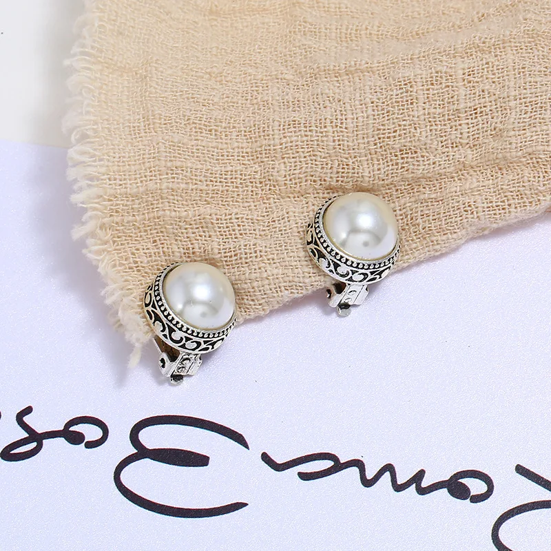New style pearl ear clip wholesale retro geometric pierced girl earrings fashion party jewelry specially designed for women
New style pearl ear clip wholesale retro geometric pierced girl earrings fashion party jewelry specially designed for women