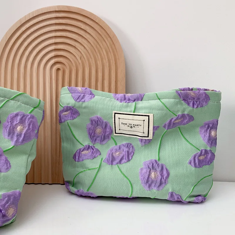 Restore ancient ways makeup bag jacquard embroidery fashion handbags hand bag makeup bag wash gargle bag to receive bag
Restore ancient ways makeup bag jacquard embroidery fashion handbags hand bag makeup bag wash gargle bag to receive bag