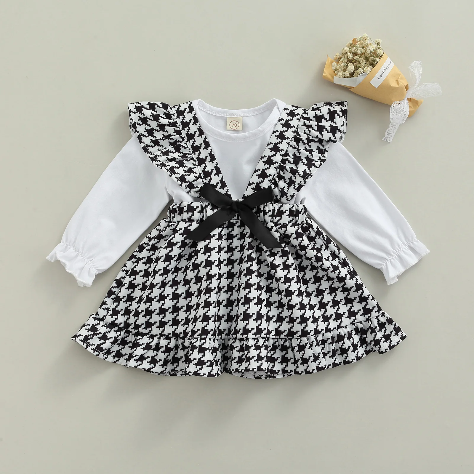 2pcs Autumn Baby Girls Outfit, Infant Sweet Style White Long Sleeve Round Collar Romper + Houndstooth Fly Sleeve Suspender Skirt
2pcs Autumn Baby Girls Outfit, Infant Sweet Style White Long Sleeve Round Collar Romper + Houndstooth Fly Sleeve Suspender Skirt