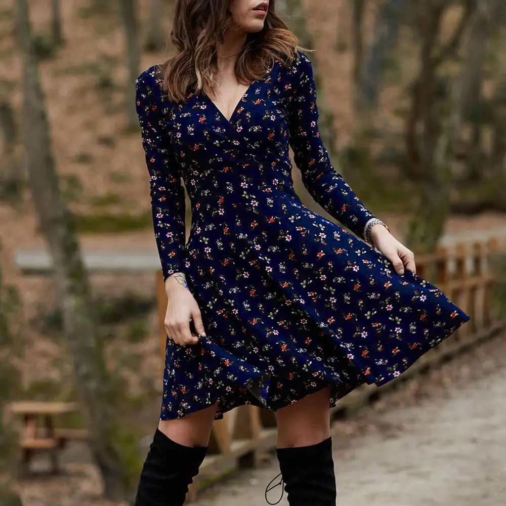 Female Retro Deep V Neck Long Sleeve Robe Polyester Waist Tight Large Hem Floral Print Mini Dress Woman Summer 2021
Female Retro Deep V Neck Long Sleeve Robe Polyester Waist Tight Large Hem Floral Print Mini Dress Woman Summer 2021