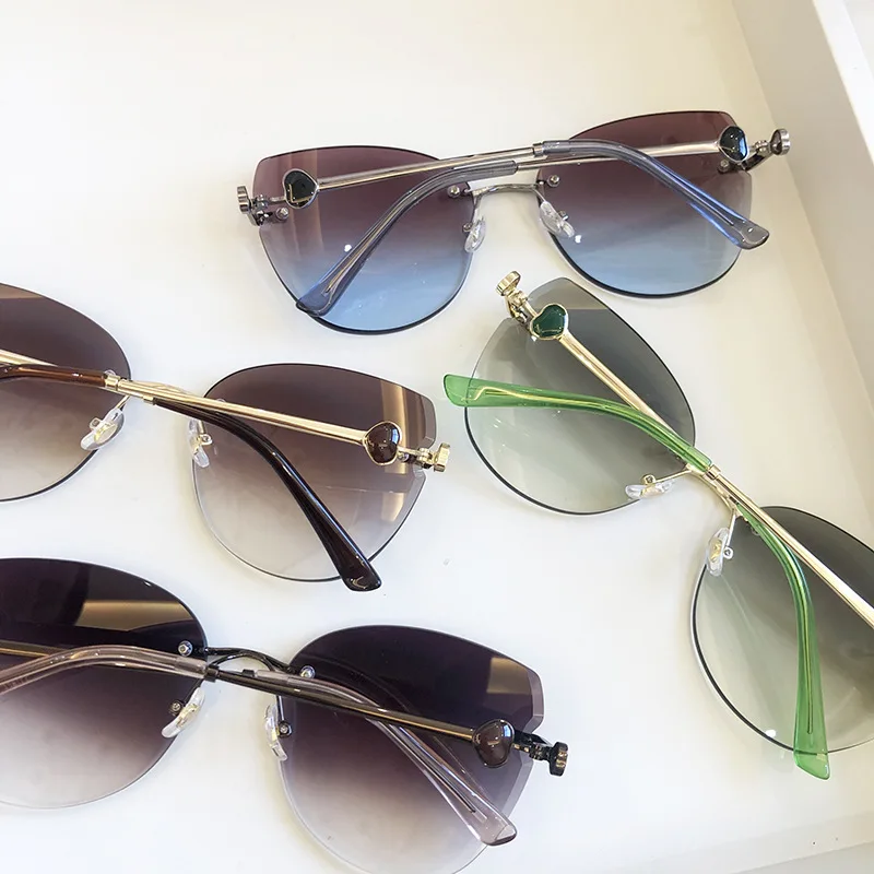 New Sunglasses Women Oversized Cat Eye Eyewear 2021 Gradient Brown Pink Rimless Sun Glasses for Female Gift Brand Designer Uv400
New Sunglasses Women Oversized Cat Eye Eyewear 2021 Gradient Brown Pink Rimless Sun Glasses for Female Gift Brand Designer Uv400
