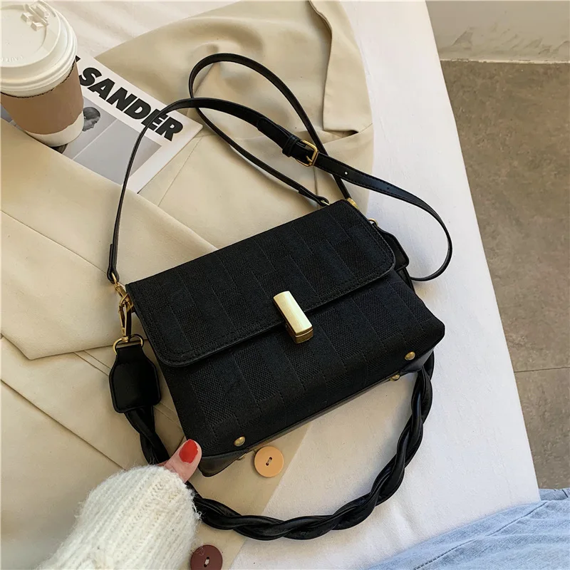 Luxury retro handbag women's bag 2020 new trendy fashion ladies all-match messenger bag brand designer French underarm bag
Luxury retro handbag women's bag 2020 new trendy fashion ladies all-match messenger bag brand designer French underarm bag