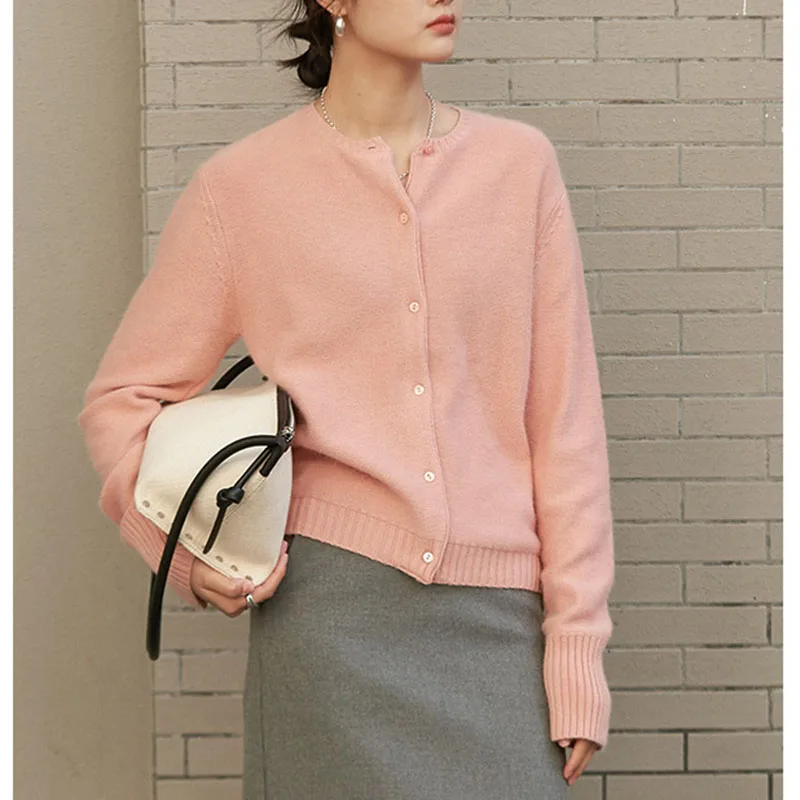 Casual Temperament Light Ripe Warm And Soft Knitted Cardigan Women Loose O Neck Long Sleeve Gentle Age Reduction Solid Sweater
Casual Temperament Light Ripe Warm And Soft Knitted Cardigan Women Loose O Neck Long Sleeve Gentle Age Reduction Solid Sweater