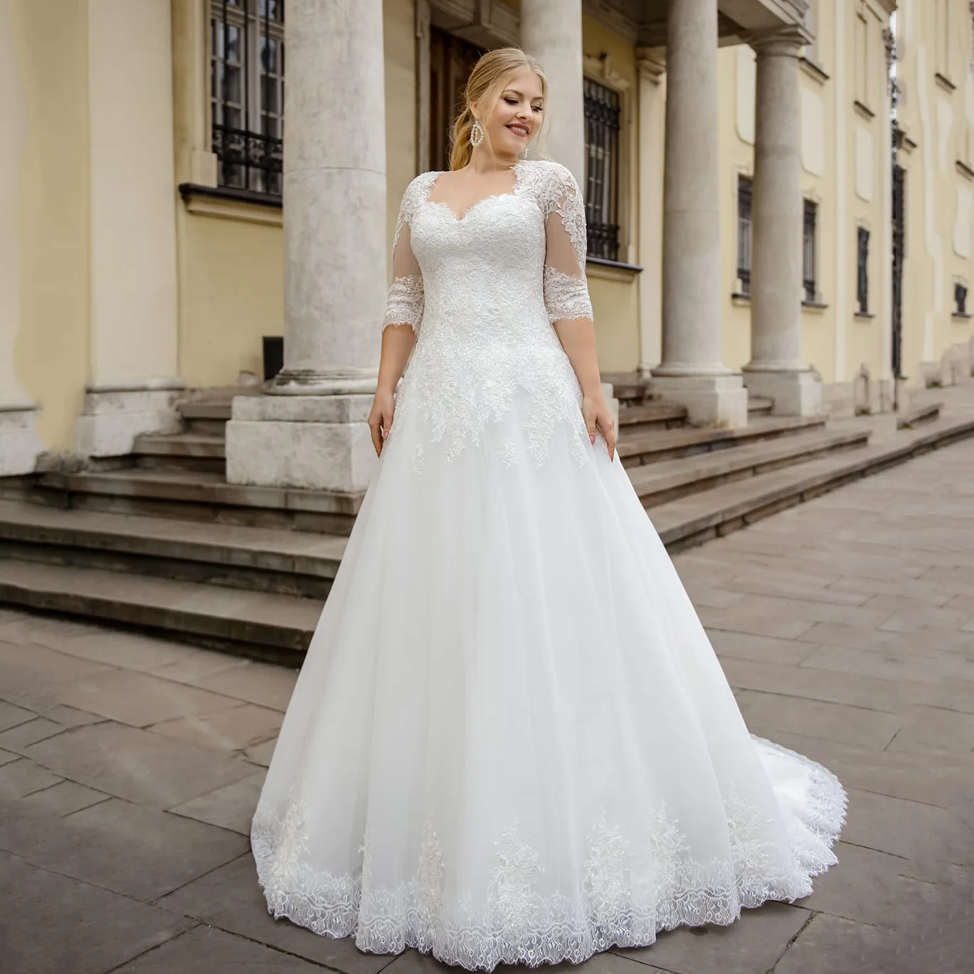 Chic A Line Plus Size Wedding Dress With Half Sleeve Custom Made Lace Appliques Lace Up Back Bride Gowns
Chic A Line Plus Size Wedding Dress With Half Sleeve Custom Made Lace Appliques Lace Up Back Bride Gowns