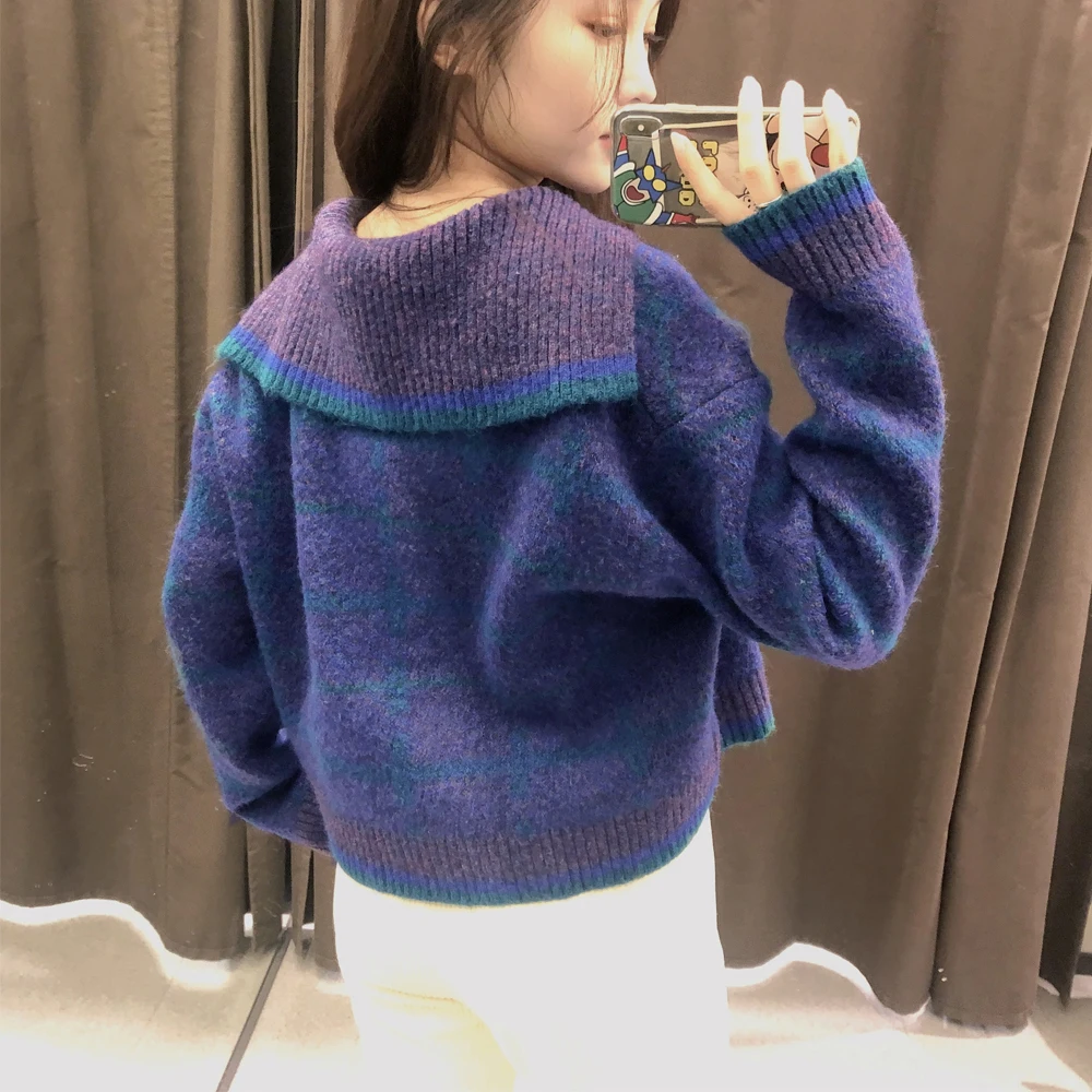 2021 new fall/winter women's sweater plaid print POLO collar short trend casual retro fashion knitted sweater women's top 
2021 new fall/winter women's sweater plaid print POLO collar short trend casual retro fashion knitted sweater women's top