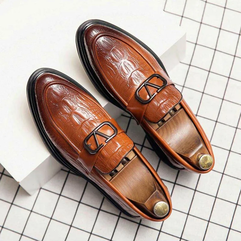 

Men's Handmade PU Brown Crocodile Pattern Loafers Low Heel Round Toe Fashion Retro Elegant Classic All-match Casual Shoes 4KD008