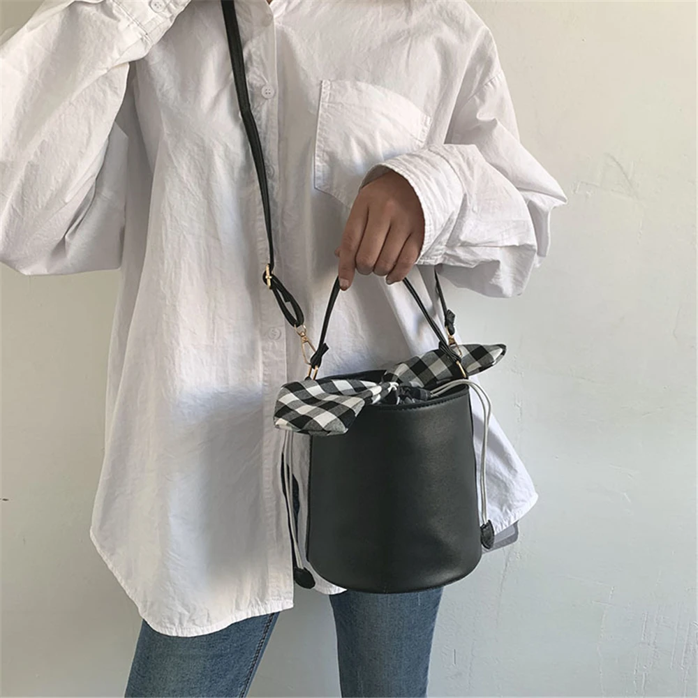 Lattice Bow Women Drawstring Bag 2020 Women's Bag Trend Simple Handbag Crossbody Bucket Bag For Women Female Bolsas De Mujer
Lattice Bow Women Drawstring Bag 2020 Women's Bag Trend Simple Handbag Crossbody Bucket Bag For Women Female Bolsas De Mujer