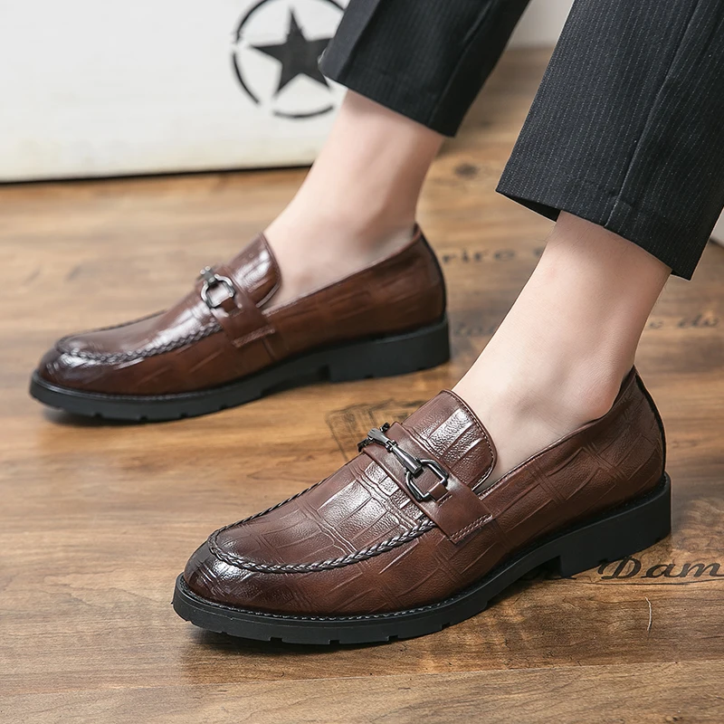 Men's Leather Shoe Metal Button Crocodile Pattern Leather Business Classic Suits Shoes Lazy Slip-on Casual Shoes Plus Size 38-47
Men's Leather Shoe Metal Button Crocodile Pattern Leather Business Classic Suits Shoes Lazy Slip-on Casual Shoes Plus Size 38-47