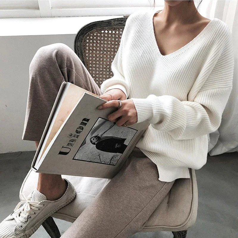 2020 New Autumn Winter Women's V-Neck Minimalist Sweaters Tops Solid color Casual Loose Wild Knitting Sweaters cc1804
2020 New Autumn Winter Women's V-Neck Minimalist Sweaters Tops Solid color Casual Loose Wild Knitting Sweaters cc1804
