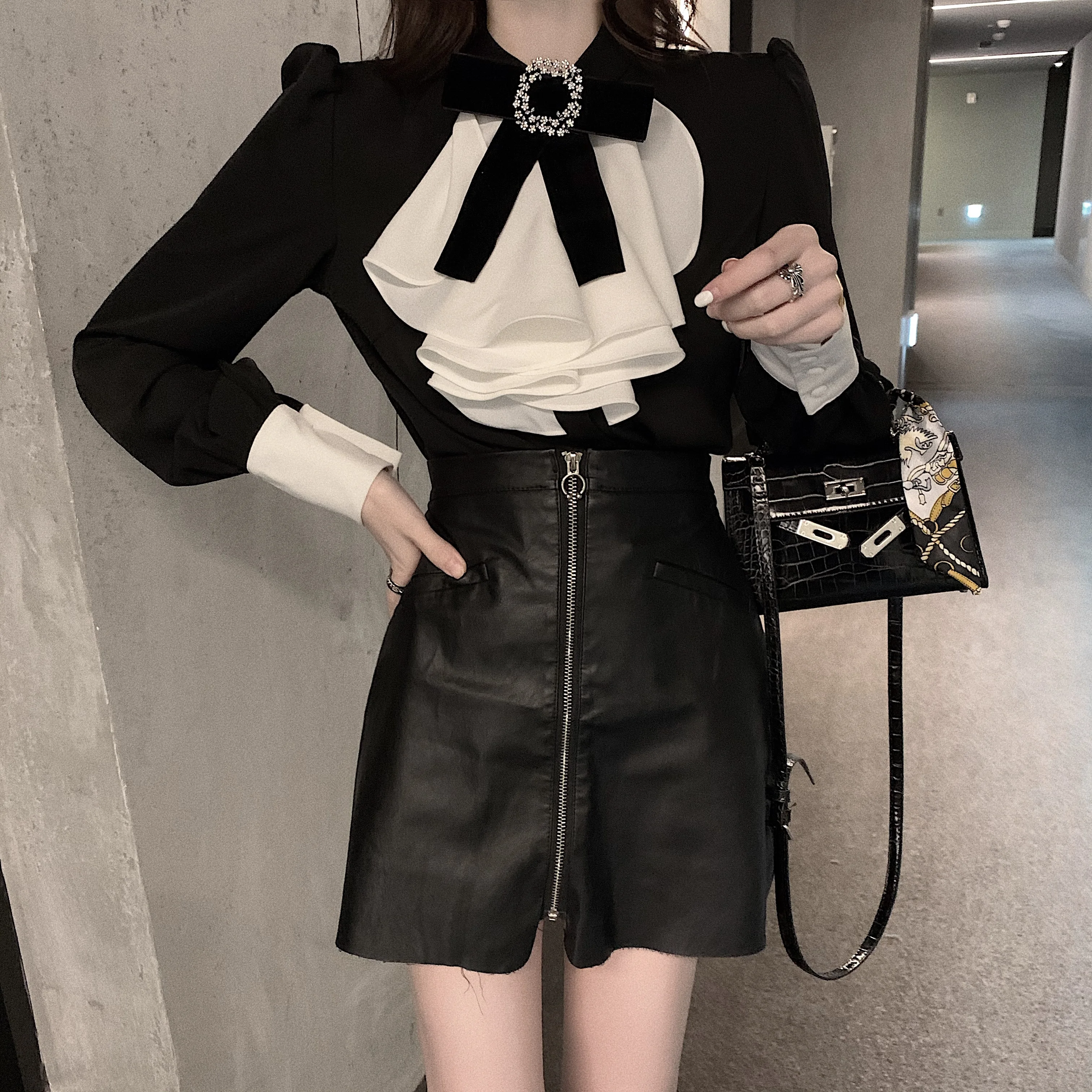 Bow Knot black shirts women autumn fashion button shirts woman ruffle blouse blusas de mujer
Bow Knot black shirts women autumn fashion button shirts woman ruffle blouse blusas de mujer