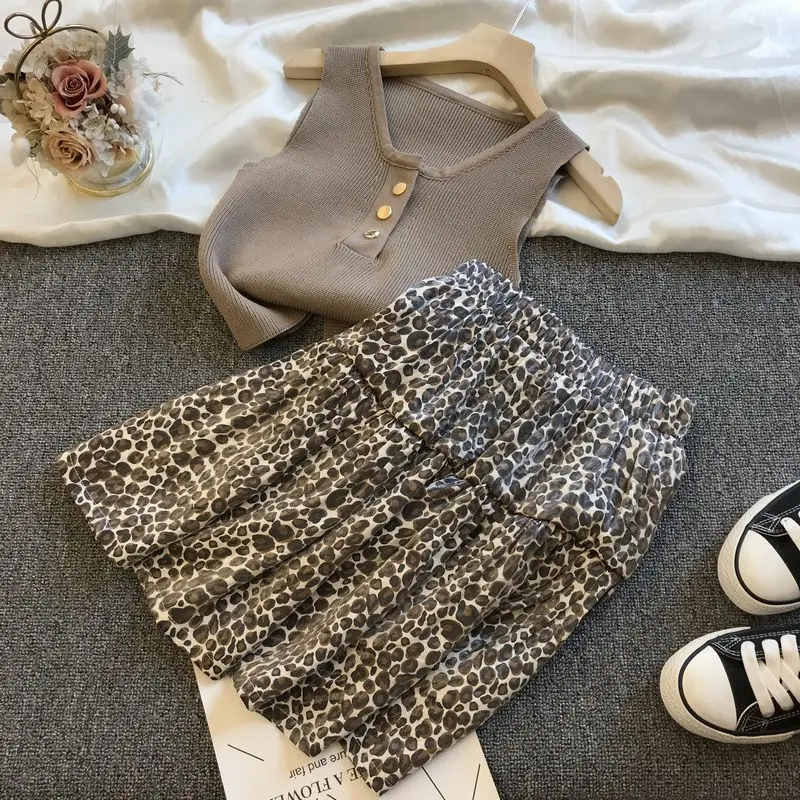 Sexy Leopard Print Chiffon Skirt Women's 2021 Spring Summer New Elastic Waist Pleated Skirt Female Korean A- Line Mini Skirt
Sexy Leopard Print Chiffon Skirt Women's 2021 Spring Summer New Elastic Waist Pleated Skirt Female Korean A- Line Mini Skirt