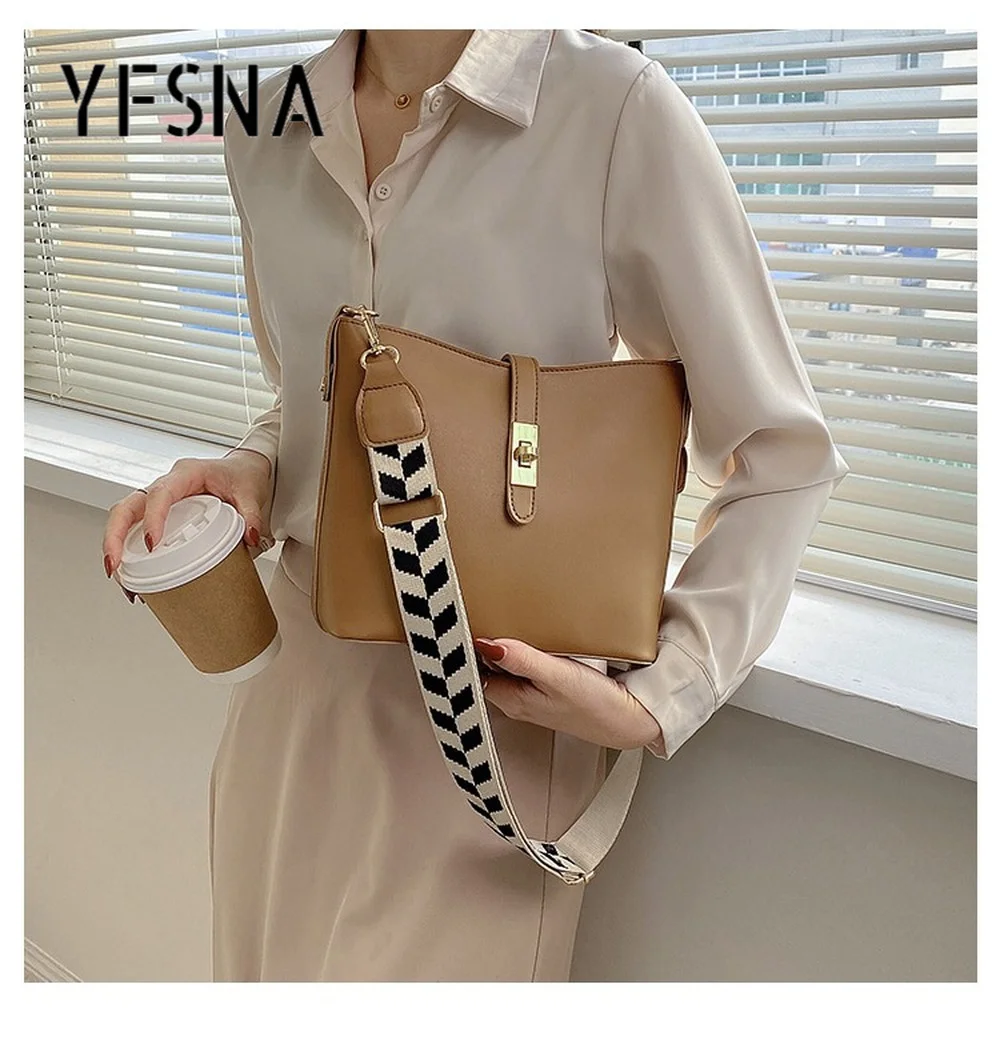 Fashion Female Crossbody Bags for Women Designer Casual Ladies Handbags High Quality Women Small Pu Leather Shoulder Bucket Bag
Fashion Female Crossbody Bags for Women Designer Casual Ladies Handbags High Quality Women Small Pu Leather Shoulder Bucket Bag