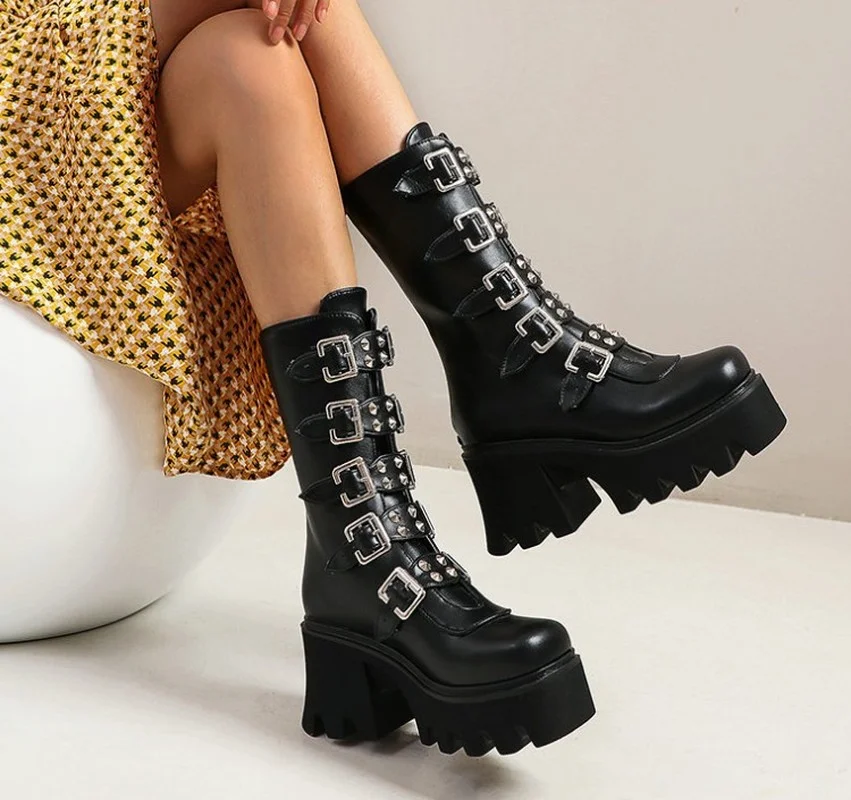 Брендовые новые мотоциклетные ботинки, женские ботинки на платформе и высоком массивном каблуке с заклепками и пряжкой, лидер продаж, модна... 
Брендовые новые мотоциклетные ботинки, женские ботинки на платформе и высоком массивном каблуке с заклепками и пряжкой, лидер продаж, модна...