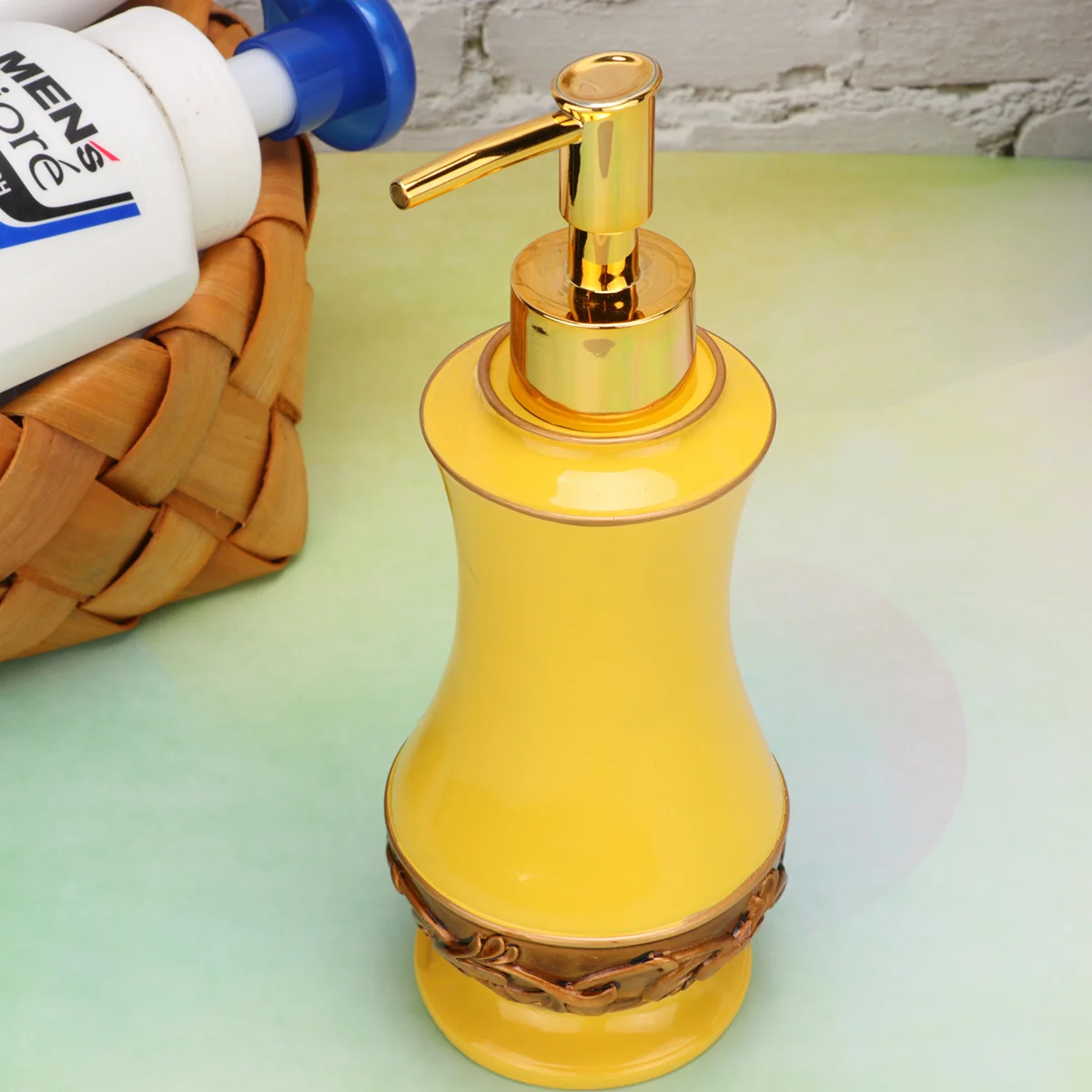 Yellow Creative Design Empty Bottle European Style Elegant Dispenser Refillable Resin Bottles Multifunctional Pump Container 
Yellow Creative Design Empty Bottle European Style Elegant Dispenser Refillable Resin Bottles Multifunctional Pump Container