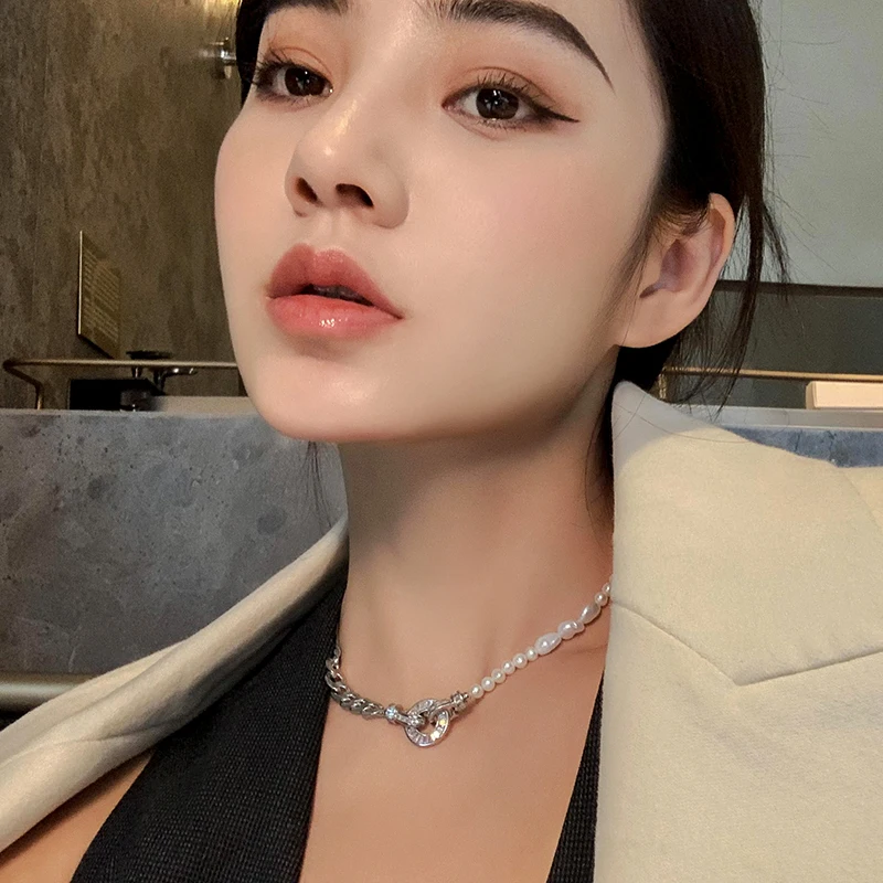 European and American stitching chain OT buckle freshwater pearl collar collar necklace woman
European and American stitching chain OT buckle freshwater pearl collar collar necklace woman