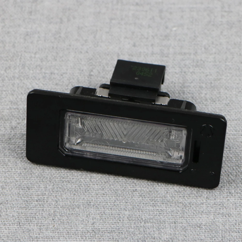 For Audi A1 A4 A4 Allroad A5 A6 A7 Q5 TT RS5 Passat Superb Yeti 8T0943021 8KD943021 Rear License Plate Light Lamp Halogen 12V
For Audi A1 A4 A4 Allroad A5 A6 A7 Q5 TT RS5 Passat Superb Yeti 8T0943021 8KD943021 Rear License Plate Light Lamp Halogen 12V