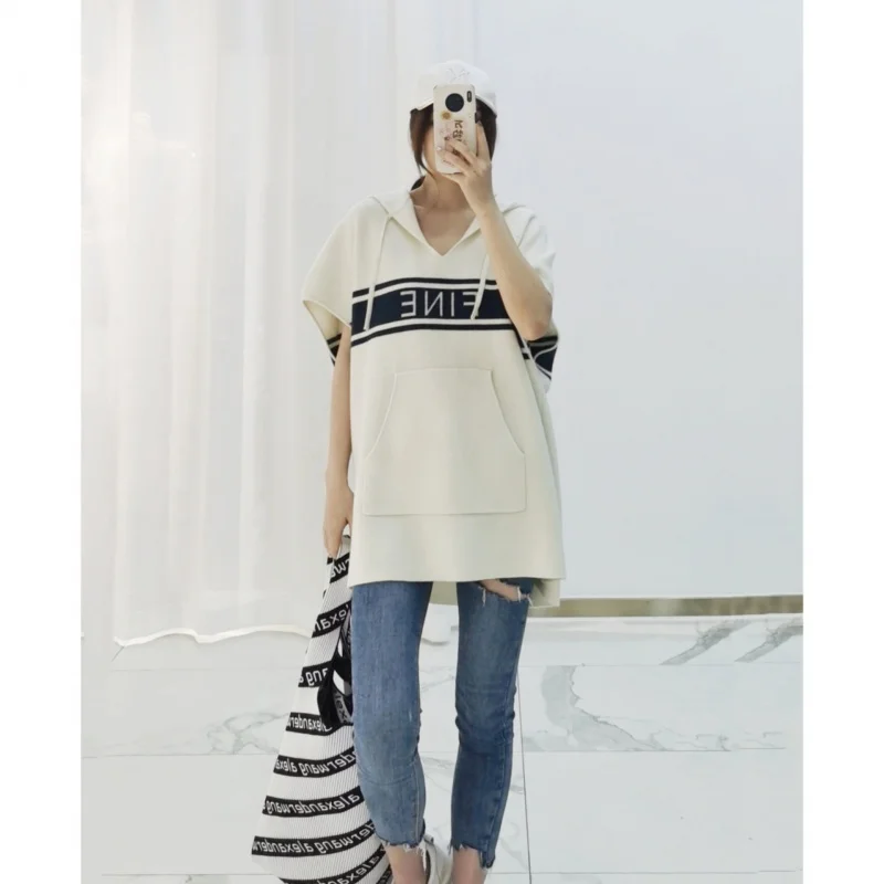 2021Autumn New Striped Color Matching Letters Simple Casual Style All Wool Hooded Vest Cape Vest in Stock
2021Autumn New Striped Color Matching Letters Simple Casual Style All Wool Hooded Vest Cape Vest in Stock