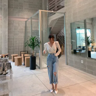 2020 Summer Korean Ripped Straight Denim Pants Jeans Women High Waist Button Fly Curling Pants Fashion Casual Vintage Jeans
2020 Summer Korean Ripped Straight Denim Pants Jeans Women High Waist Button Fly Curling Pants Fashion Casual Vintage Jeans