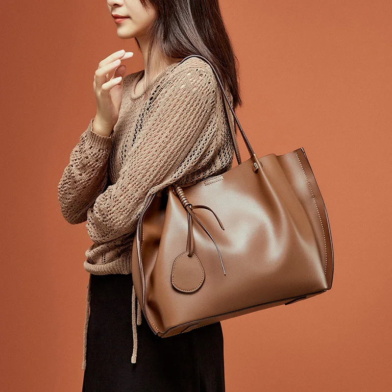 Autumn Designer Leather Handbags Women Bags Split Cowhide Female Shoulder Bag Large Travel Shopping Tassel Fashion Tote Bag
Autumn Designer Leather Handbags Women Bags Split Cowhide Female Shoulder Bag Large Travel Shopping Tassel Fashion Tote Bag