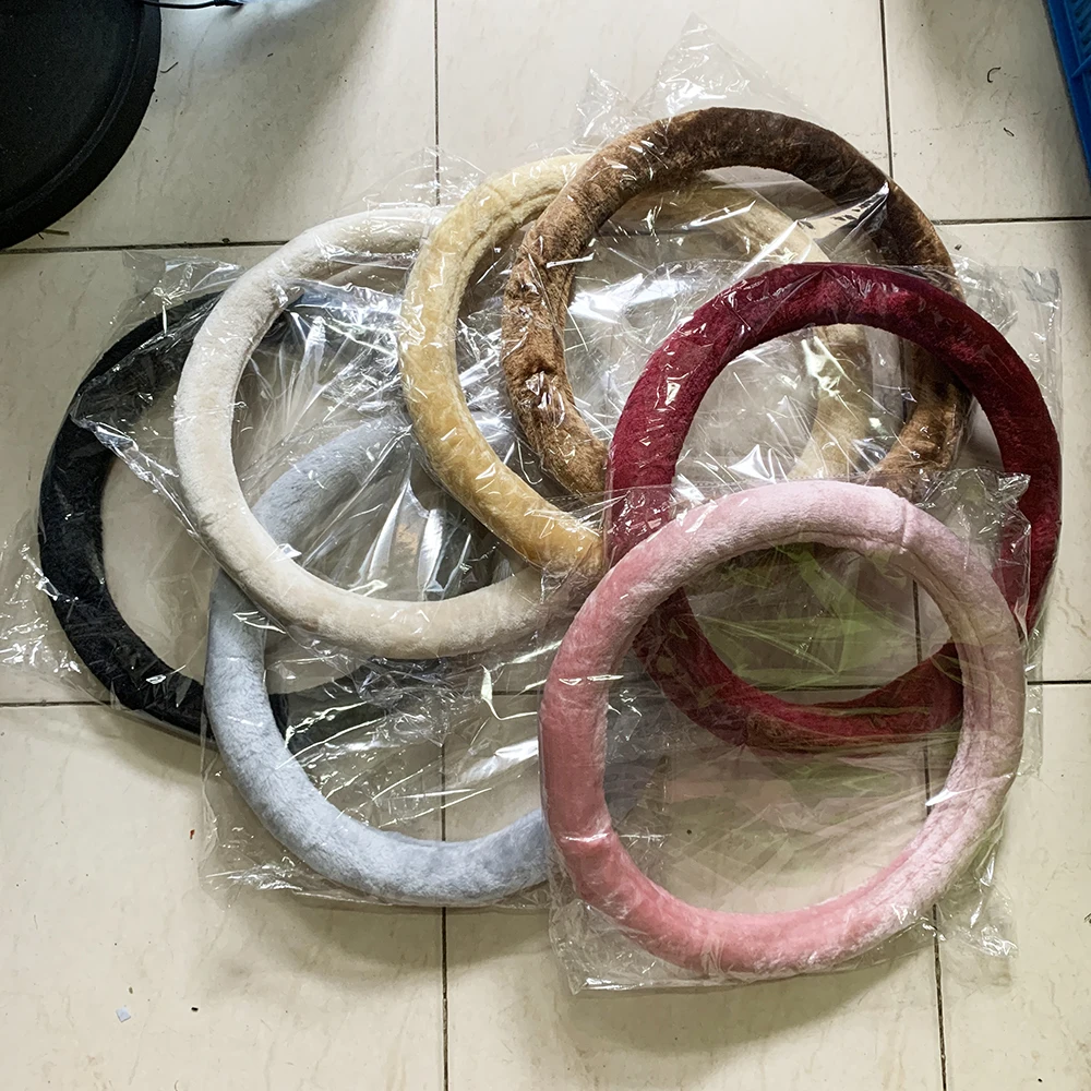 Fur car steering wheel cover, plush car steering wheel cover (38 cm handlebar diameter)
Fur car steering wheel cover, plush car steering wheel cover (38 cm handlebar diameter)