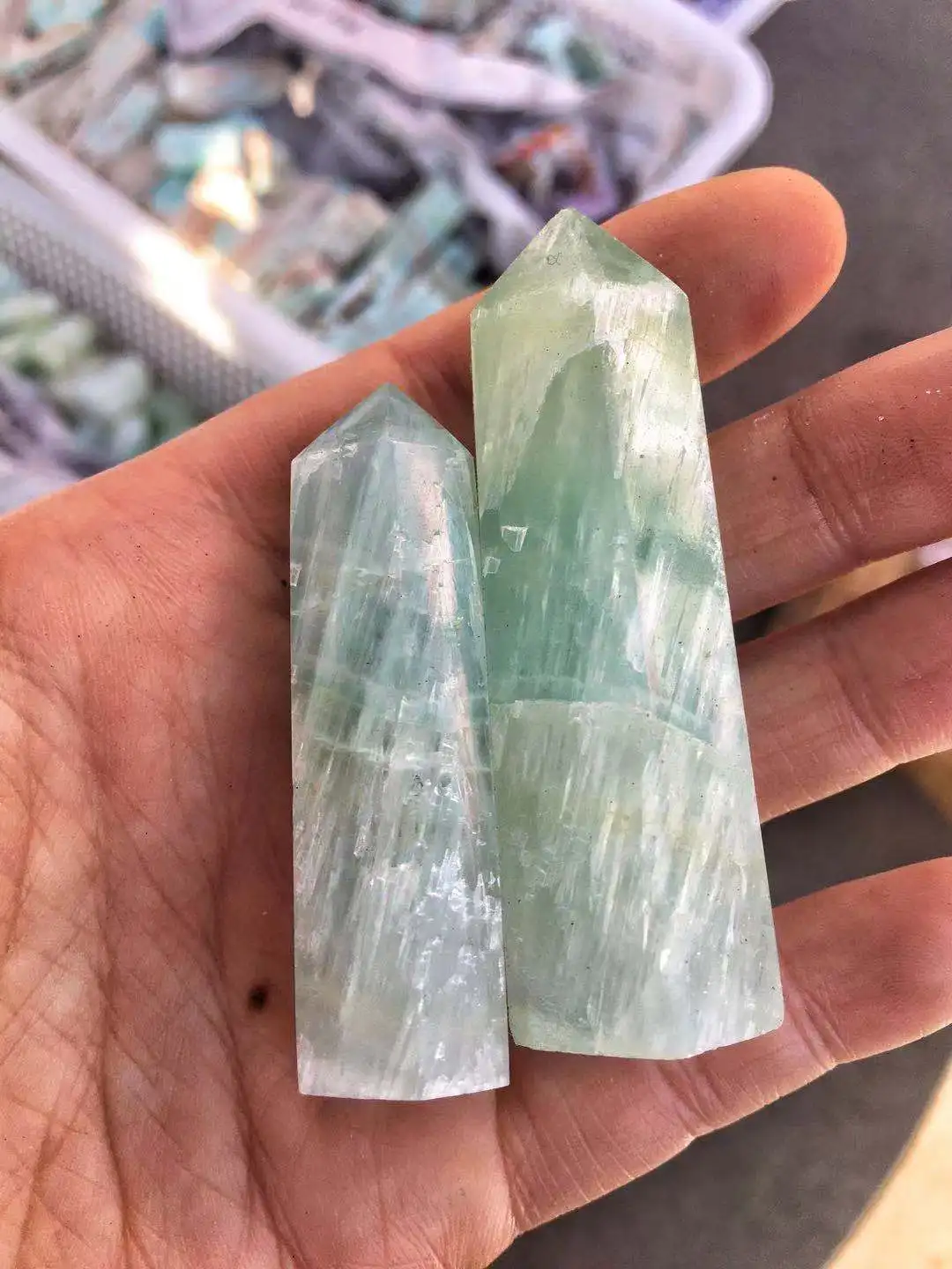 200 grams,Natural crystal Caribbean stone hand-carved light green single pointed columns for healing
200 grams,Natural crystal Caribbean stone hand-carved light green single pointed columns for healing