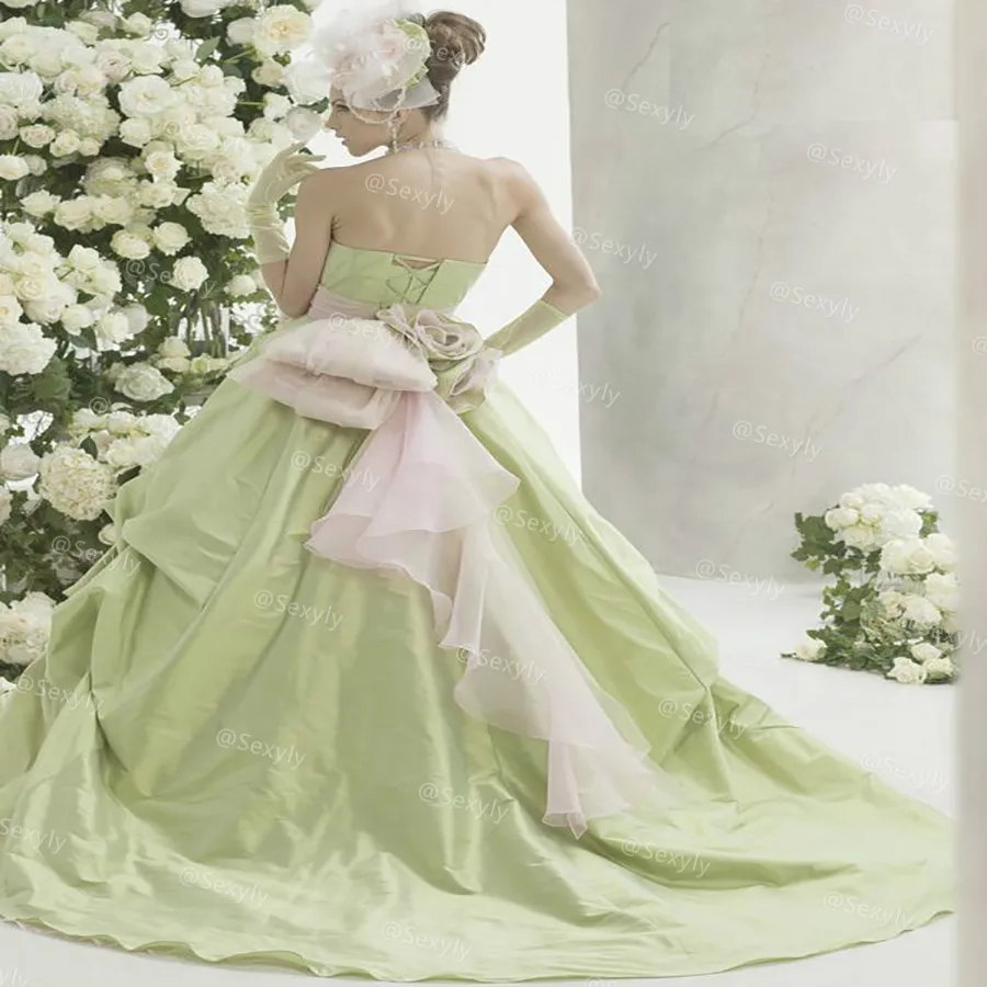 Vintage Mint Green Quinceanera Dresses 2021 With Flower Sexy Strapless Ball Gown Fairy Prom Dress Pleat Gothic Robe De Mariée
Vintage Mint Green Quinceanera Dresses 2021 With Flower Sexy Strapless Ball Gown Fairy Prom Dress Pleat Gothic Robe De Mariée