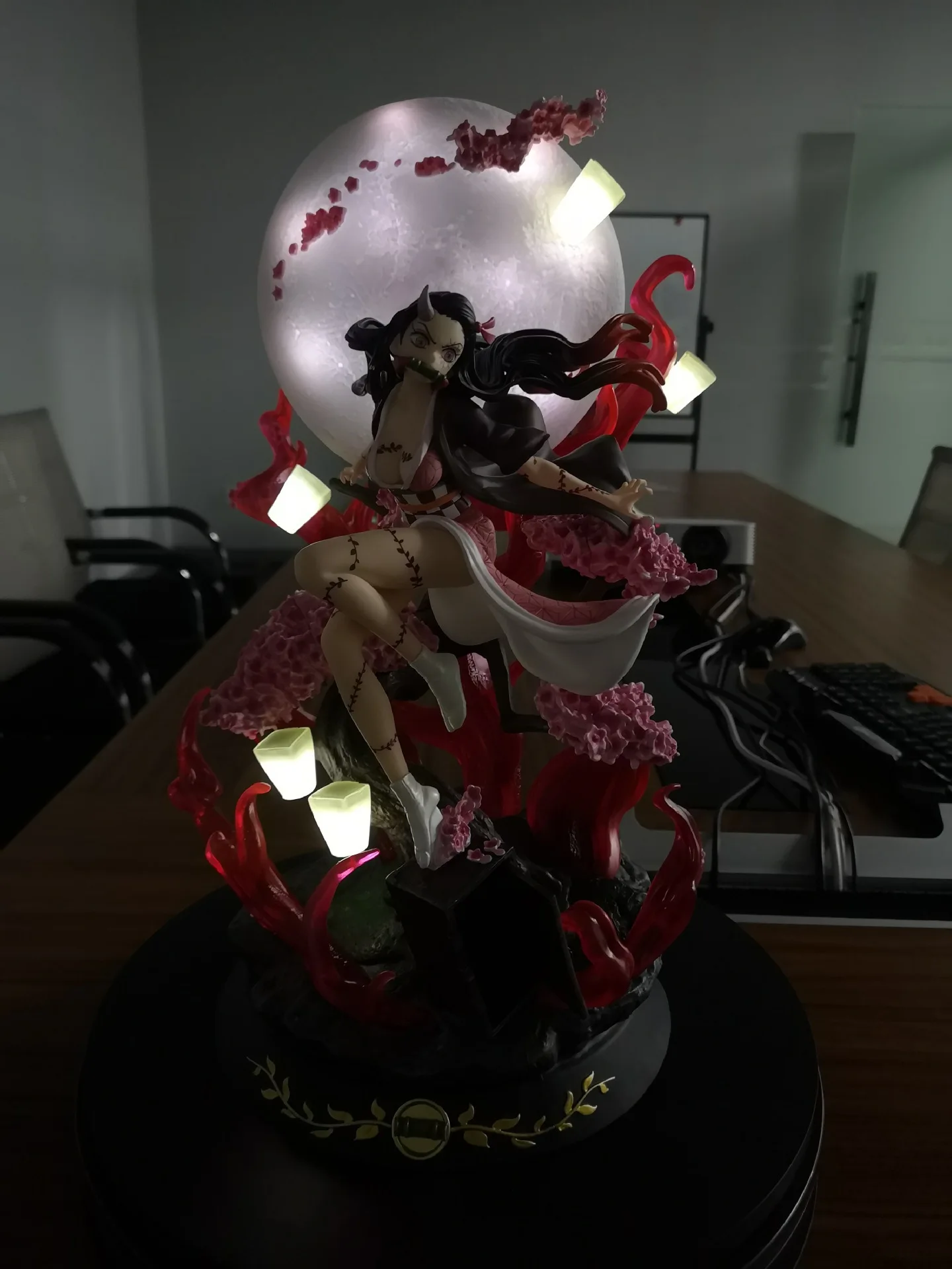 Ghost Blade You Beans GK Ghost Burst Blood Can Light Rubik's Cube Garage Kit Large Oversized Model Doll Ornaments 
Ghost Blade You Beans GK Ghost Burst Blood Can Light Rubik's Cube Garage Kit Large Oversized Model Doll Ornaments