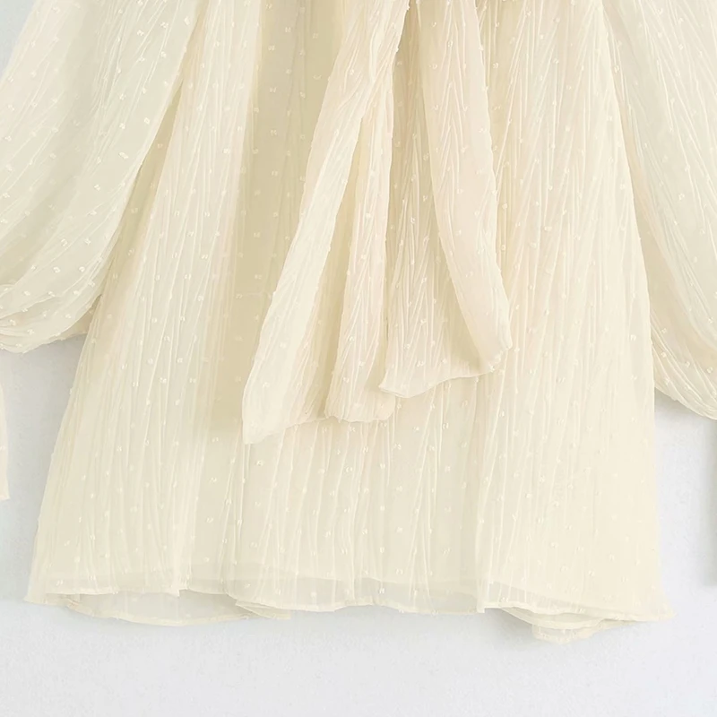 2020 Summer Women Chiffon Blouses and Tops Shirts Long Sleeve Bow Tie Collar Thin Top Female Fashion Street Solid blusas camisa
2020 Summer Women Chiffon Blouses and Tops Shirts Long Sleeve Bow Tie Collar Thin Top Female Fashion Street Solid blusas camisa