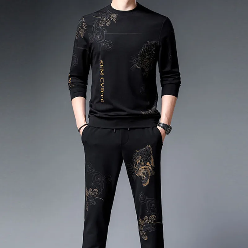 High Quality Luxury Rhinestones Printed Sweatshirt Set Autumn Round Neck Suit 2021 Fashion Match Sports Casual Two Piece Set Men
High Quality Luxury Rhinestones Printed Sweatshirt Set Autumn Round Neck Suit 2021 Fashion Match Sports Casual Two Piece Set Men