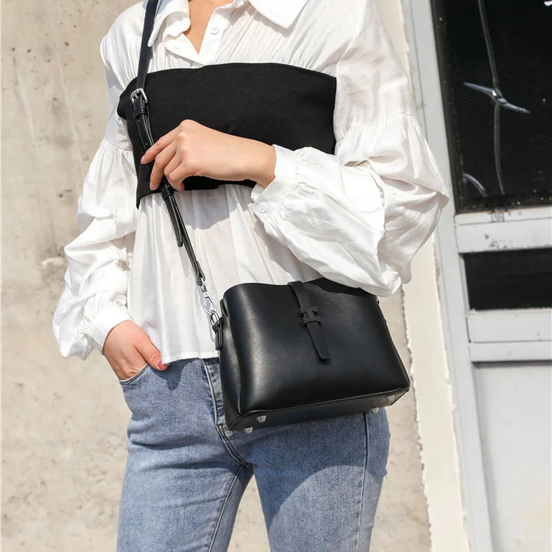 New style underarm bag summer leisure one-shoulder messenger bag simple large-capacity messenger bag bucket bag
New style underarm bag summer leisure one-shoulder messenger bag simple large-capacity messenger bag bucket bag