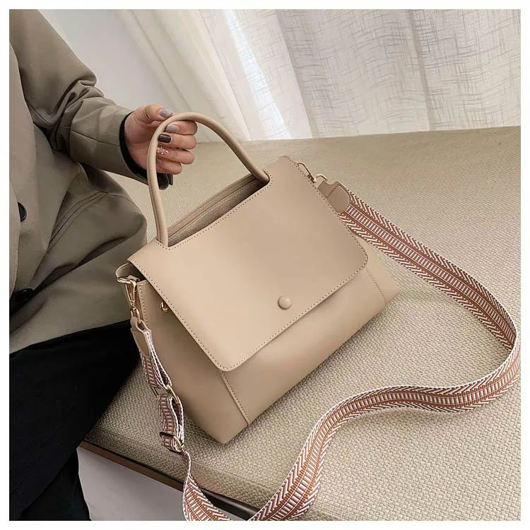 Vintage Solid Color Totes Bags Women 2020 Large Capacity Soft Pu Leather Handbags Fashion Luxury Lady Messenger Bag
Vintage Solid Color Totes Bags Women 2020 Large Capacity Soft Pu Leather Handbags Fashion Luxury Lady Messenger Bag